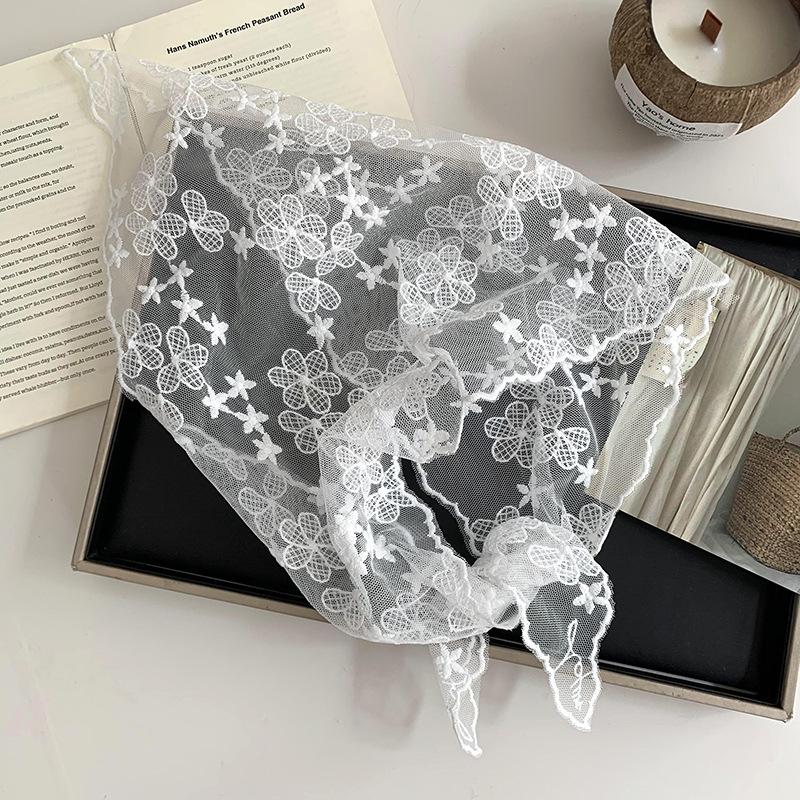 Pañuelo triangular de encaje para mujer Pañuelo francés de verano fino Pañuelo de seda Baotou Decoración retro Estilo pastoral Fotografía primavera