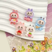 Мультфильм держащий фрукты labubu diy кремовый клей аксессуары из смолы чехол для мобильного телефона магнит на холодильник канцелярские принадлежности коробка аксессуары оптом