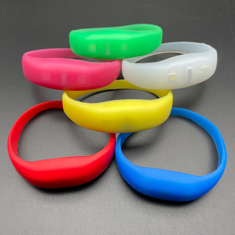 演唱会晚会助威道具全硅胶发光手环按键硅胶led闪光手环现货批发