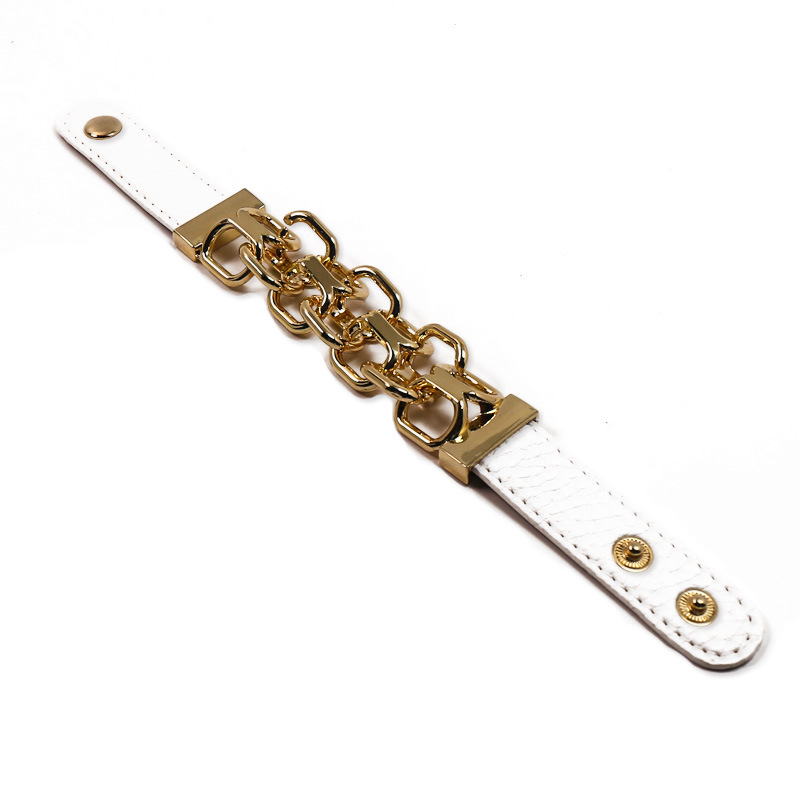 Bracciale in pelle PU tinta unita con personalità europea e americana, tendenza della personalità punk, foto di strada casual e neutra_voghion.com