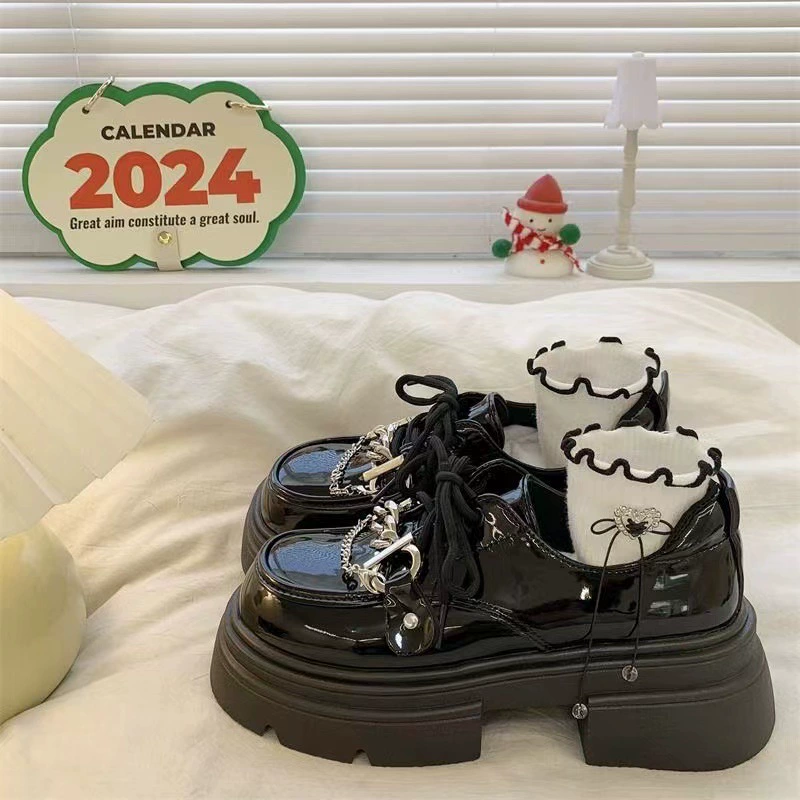 Толстая подошва с толстым каблуком металлическая маленькая кожаная обувь женская 2024 зимняя новая студентка в британском стиле ретро-дикая шнурка Lefu