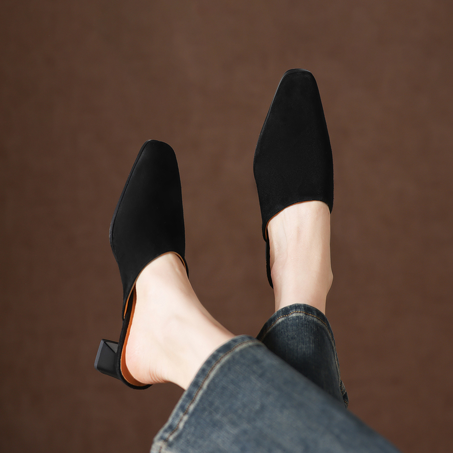 Sandal cao gót nữ mũi vuông da lộn, gót 7 cm, kiểu dáng nửa kéo — đen