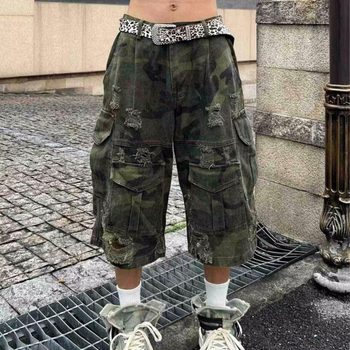 Washed Vintage Camouflage Cargo Shorts for Men, American Retro Distressed Design, Multi-Pocket Loose Straight Cropped Pants