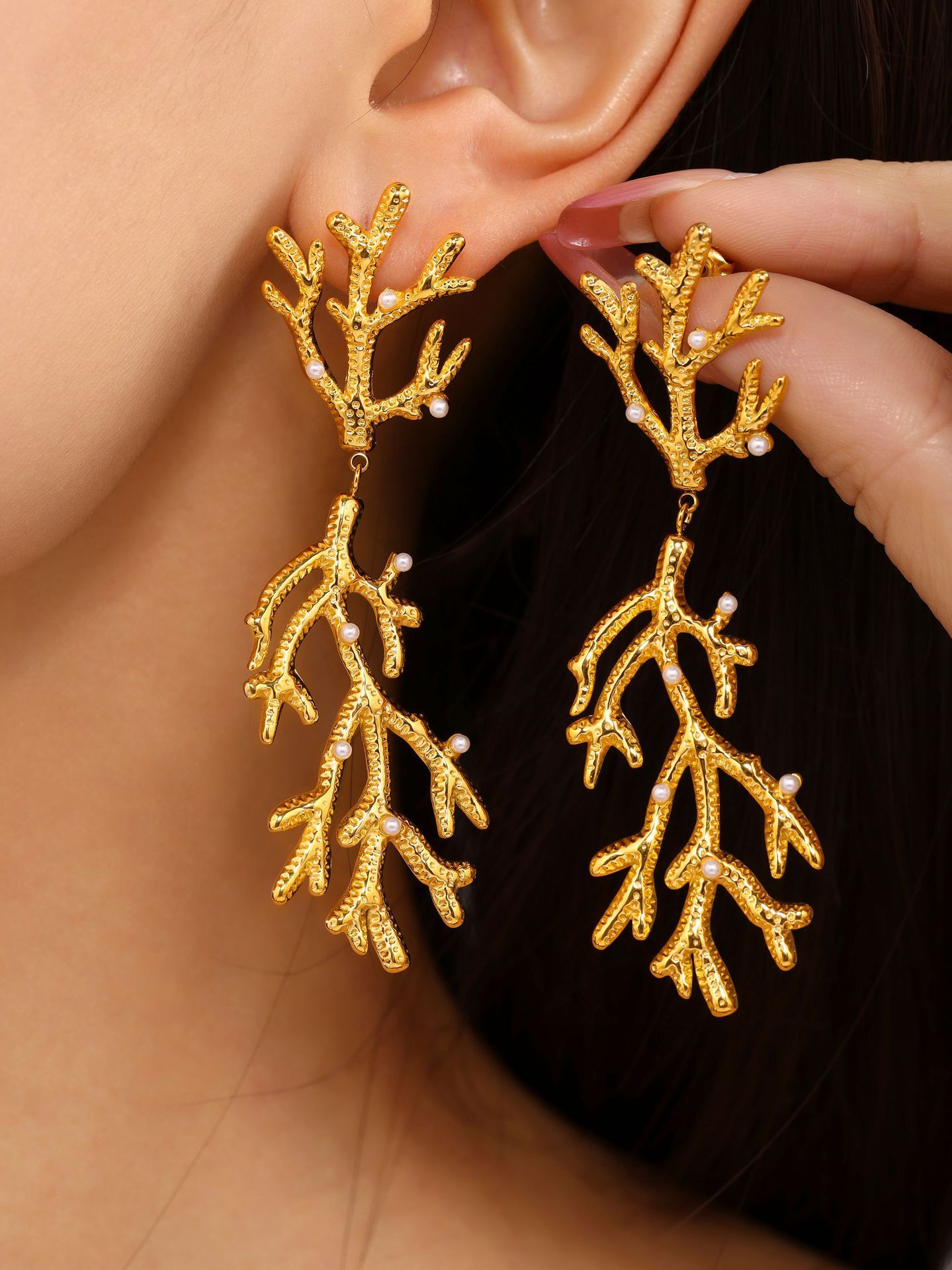 Coral Shaped Dangle Earrings With Pearl Texture For Women_voghion.com