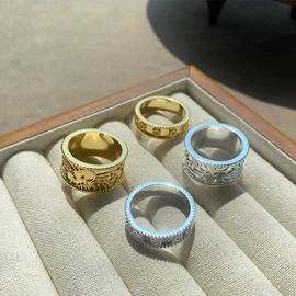 项链;耳环;耳钉