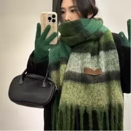 高级感围巾女秋冬条纹马海毛韩版百搭加厚新款保暖披肩冬季围巾