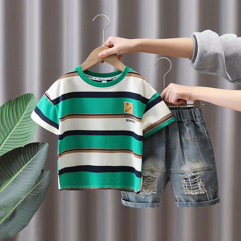 7127 Traje de camiseta a rayas para niños, estilo fino de verano, ropa de estilo occidental, ropa de verano para niños guapos, nueva marca de moda de la calle frita