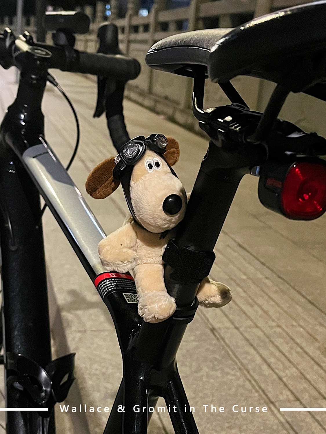 카피 바라 인형 고속도로 산악 자전거 자동차 펜던트 전기 자동차 작은 액세서리 인형 자전거 장식