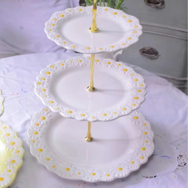 日本式の浮き彫りの皿の小さいデイジーの陶磁器の釉薬の下で色彩の洋食の食器のステーキの皿の果物の小さいケーキのトレーの卸売り|undefined