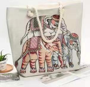 Women's Large Canvas Animal Cartoon Vacation Ethnic Style Zipper Tote Bag display picture 13
