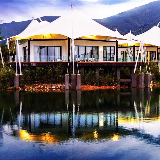 Campamento temático salvaje tienda de lujo hotel un dormitorio una sala de estar 60 metros cuadrados baño independiente con decoración de lujo