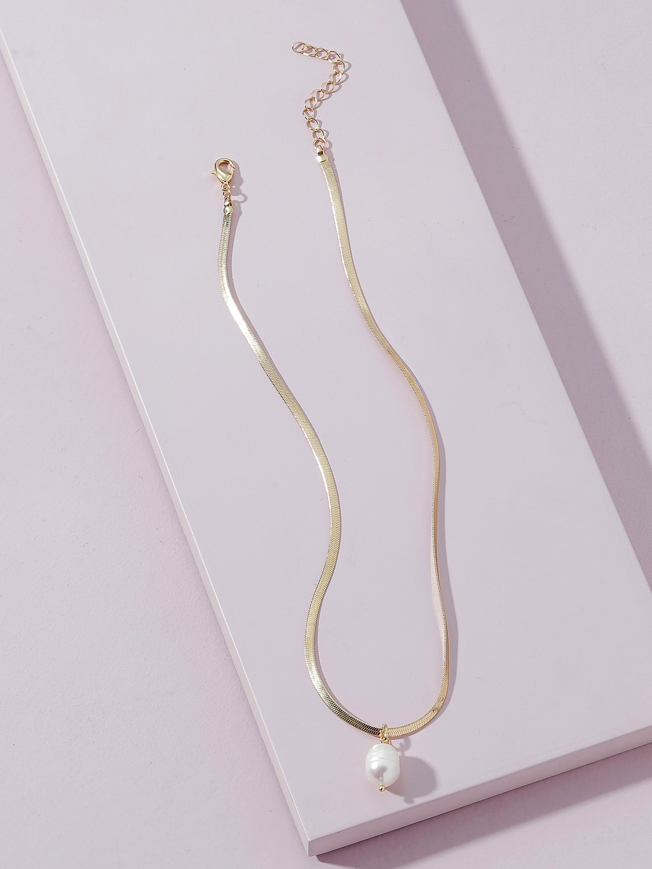 Fashion Flat Snake Chain Freshwater Pearl Short Necklacepicture2