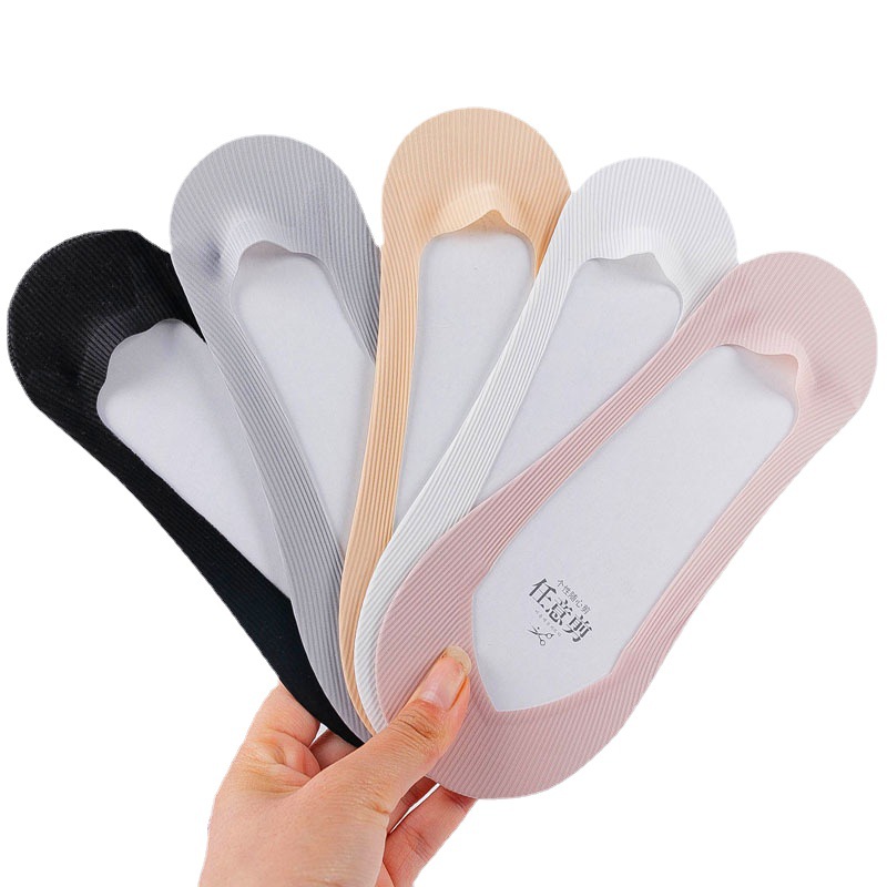 Verano de las mujeres nuevo corte arbitrario de hielo de seda de silicona antideslizante calcetines invisibles de color sólido sin costuras de las mujeres calcetines de barco de corte bajo al por mayor