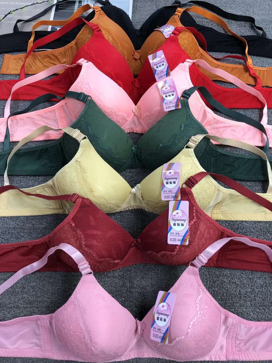 Sujetador de ropa interior de mamá transfronteriza delgada de mediana edad y ancianos sujetador inalámbrico de algodón empuja hacia arriba más sujetador de tamaño al por mayor