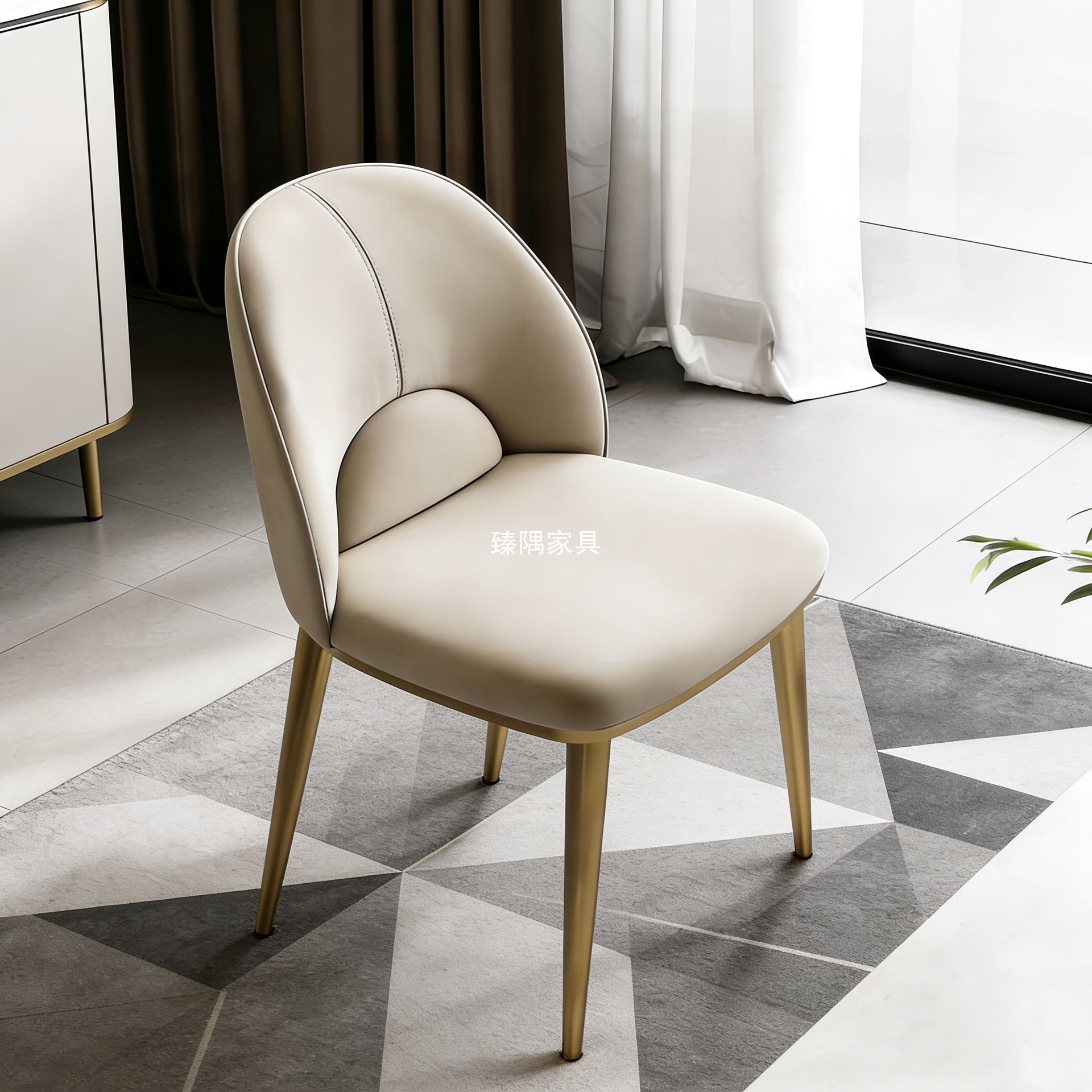 Silla de comedor de cuero ligera y de lujo para el hogar, respaldo moderno y cómodo, restaurante de hotel, mesa de comedor de cuero minimalista.