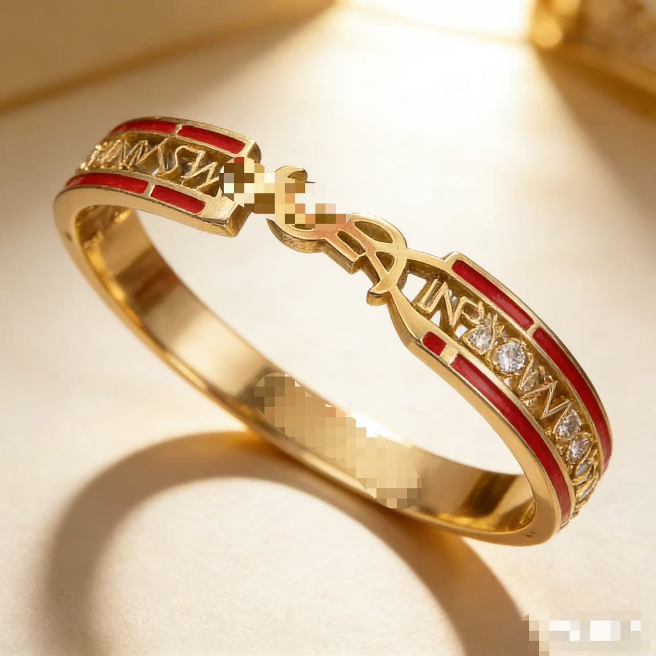 2025 新しいヨーロッパとアメリカのビッグブランドチタン鋼ブレスレット非退色ステンレス鋼ブレスレットバックルオープニングハンドジュエリー卸売