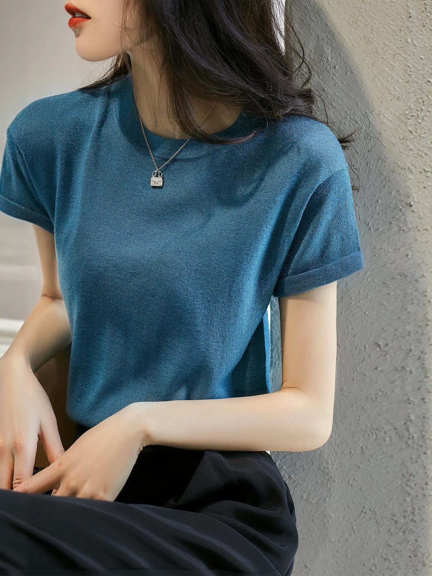 Áo thun nữ cổ tròn dệt kim tay ngắn form gầy — Màu xanh da trời