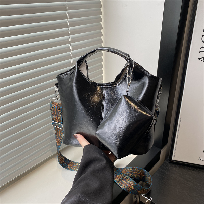 Borsa a tracolla grande e versatile stile tote bag elegante_voghion.com
