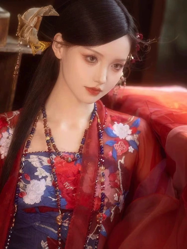 Набор танского ханфу (Tu Qiqi) «Pomegranate Flower God» — вышитая рубаха с широкими рукавами, юбка и шёлковый шаль