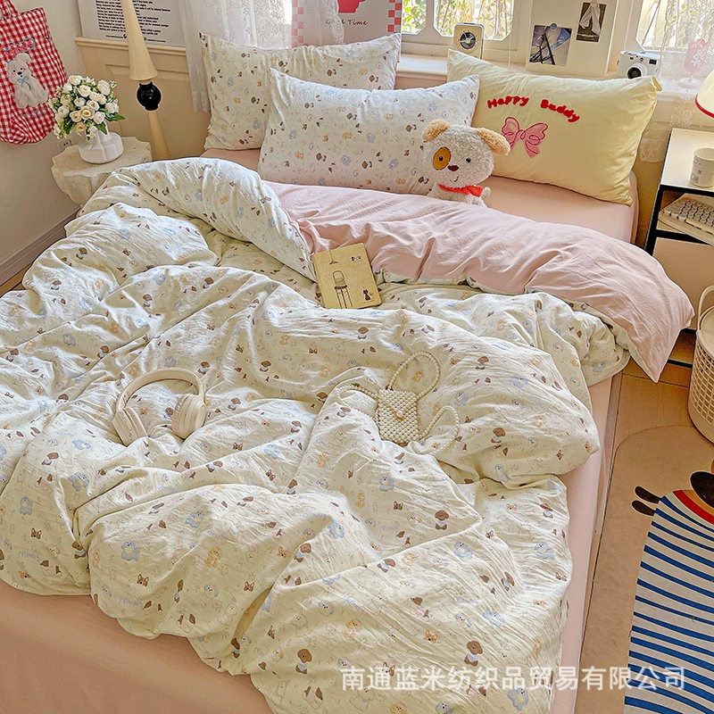 Набор простыней (Hello Kitty) 3–4 предмета, разные принты, размеры 150/180/200/120/150 см
