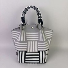 新款ins风小众设计针织手提包时尚白塔逛街拍照手拎包包水桶包包2