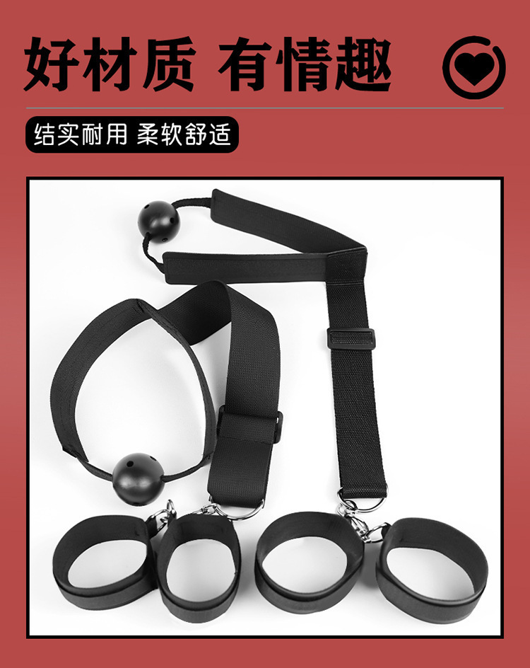 SM Bondage Set with Handcuffs, Collar and Bed Straps in Black — detail image 12
