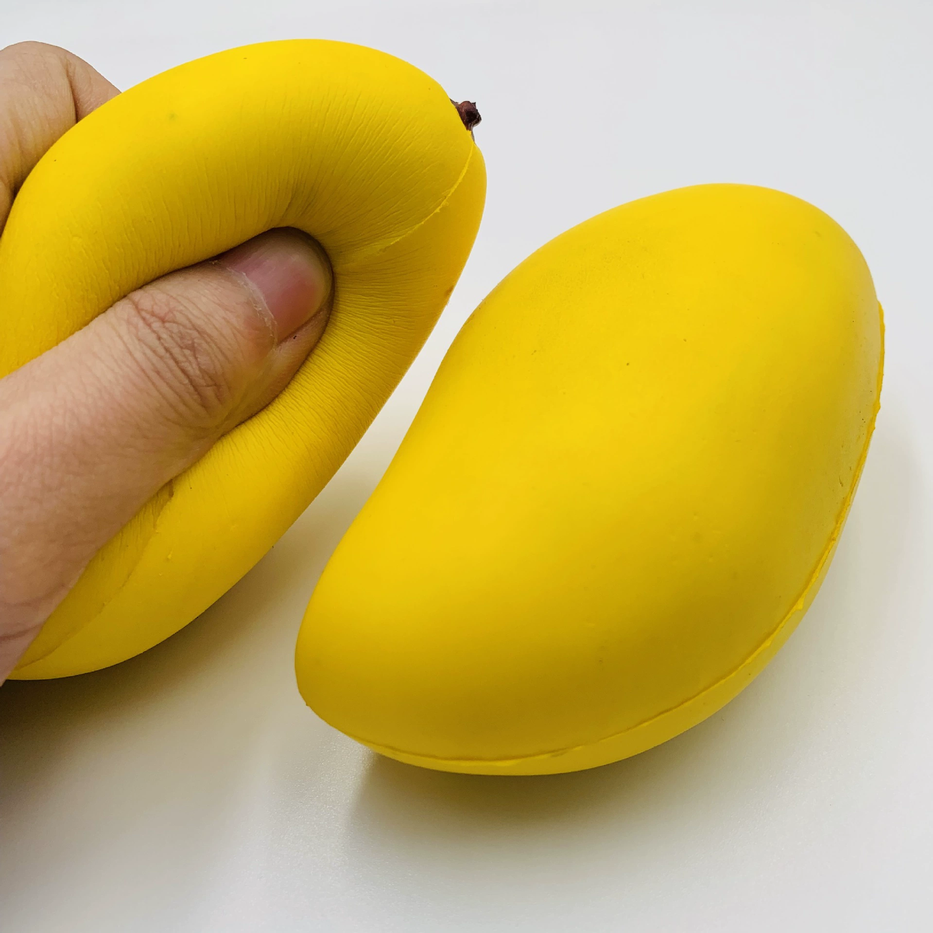 Аппле, реалистичный squish, полиуретановая клубника