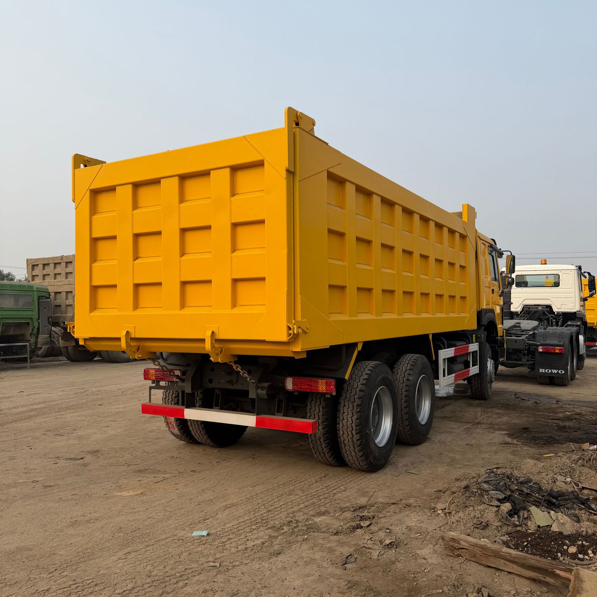 Factory Cross-Border Export of Howo Used Dump Trucks, 371 Horsepower, In-Stock Heavy-Duty Trucks, Engineering Dump Trucks, 10-Wheelers
