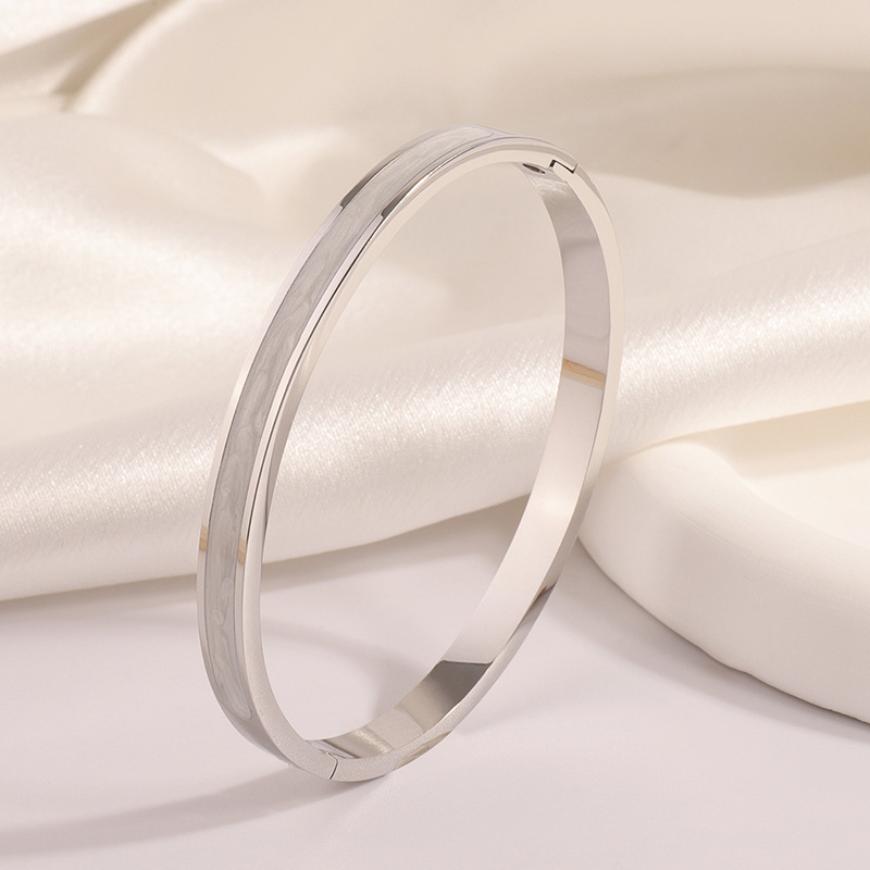 Pulsera de acero inoxidable para mujer, estilo de alta gama, combina con bolsos, diseño único y sencillo con efecto de goteo de aceite, retención de color duradera, pulsera de Kajia.