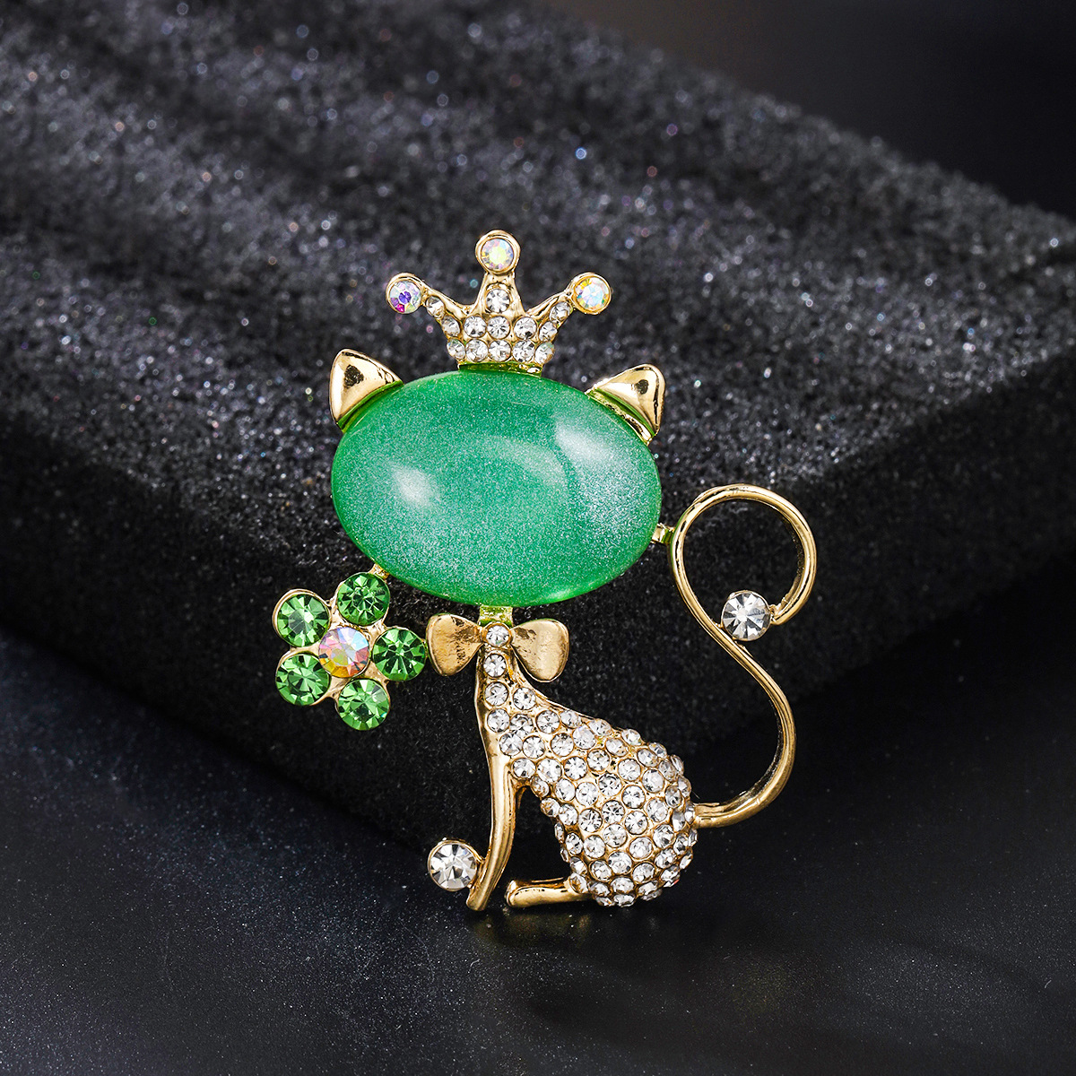 New Personalized Design Crown Cat Brooch, Sweet And Cute Cartoon Style Flower Kitten Clothing Accessory Pin_voghion.com