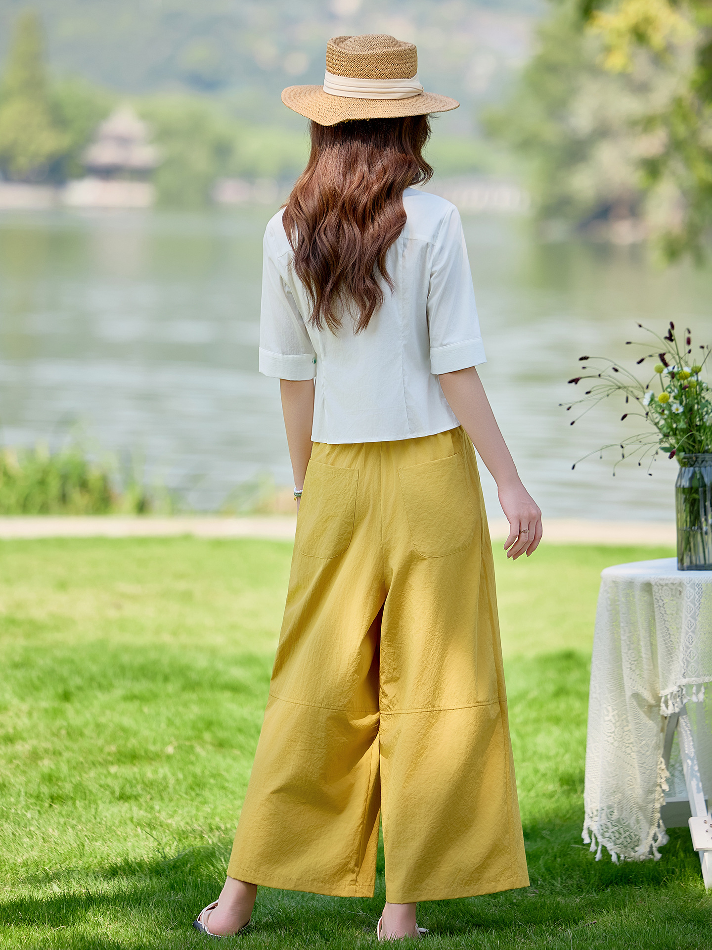 Bộ vest nữ hai mảnh áo sơ mi in họa tiết kết hợp quần ống suông cạp cao — Màu ảnh