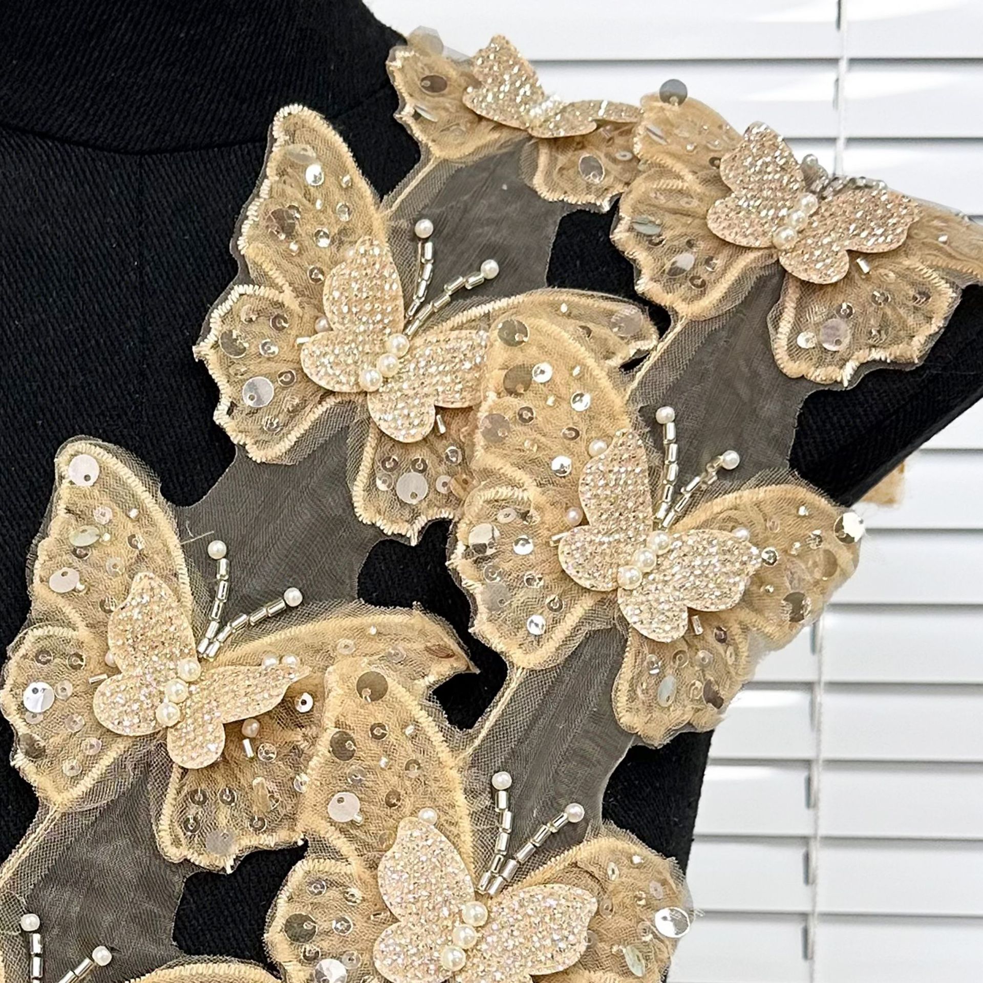 Duas capas de clavos cuentas estereoscópicas doradas mariposa tela pegada a mano flor esquinilla vestido de boda ropa infantil zapatos para niños adornos de pelo image 9