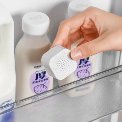 冷蔵庫の味取り箱の空気をきれいにして、臭いを取り除きます。