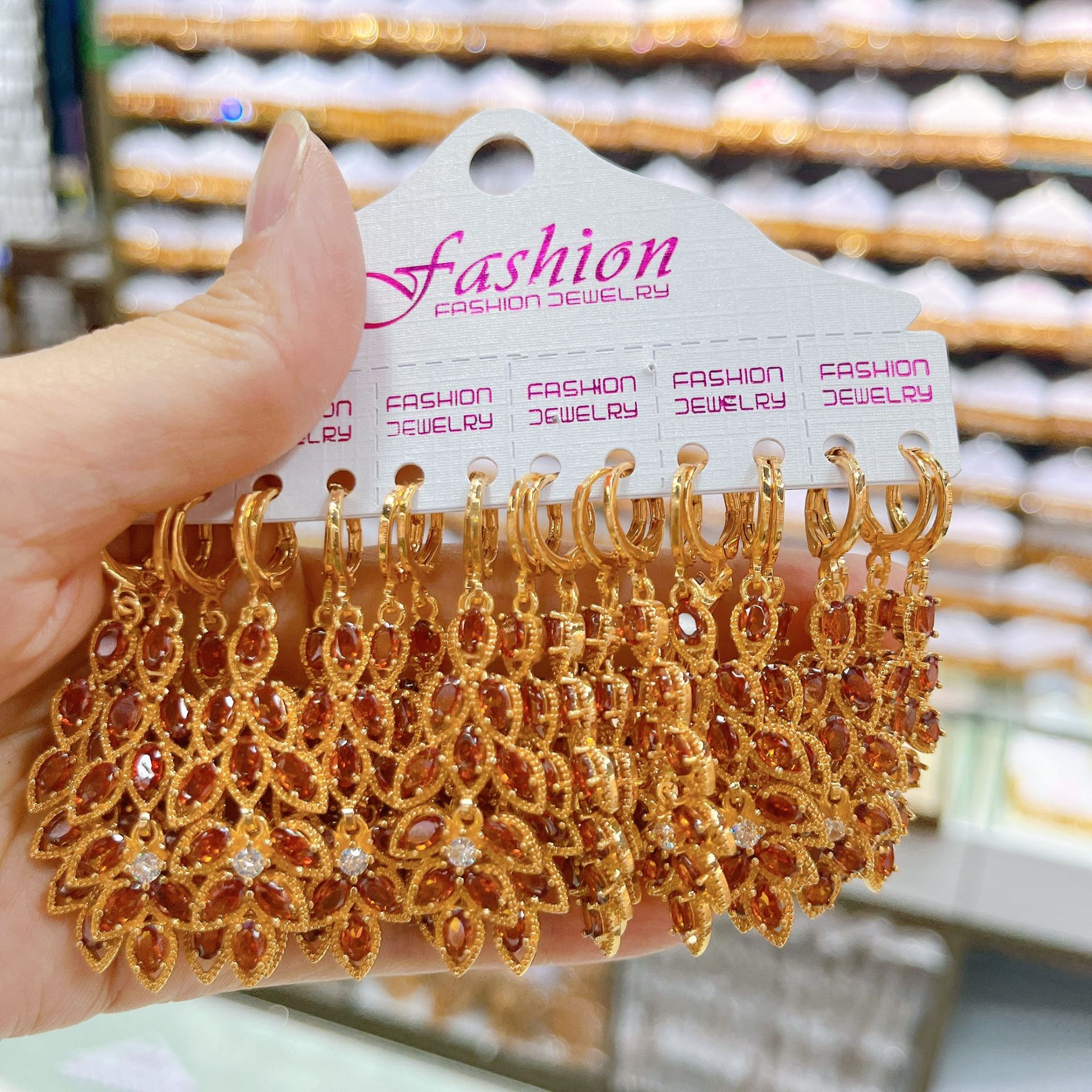 Aretes transfronterizos de cobre chapado en oro con bordas de aretes incrustados de zircón para orejetas de orejas para mujeres delicadas image 13