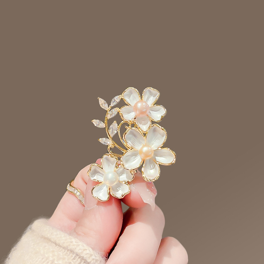 413#Three flowers