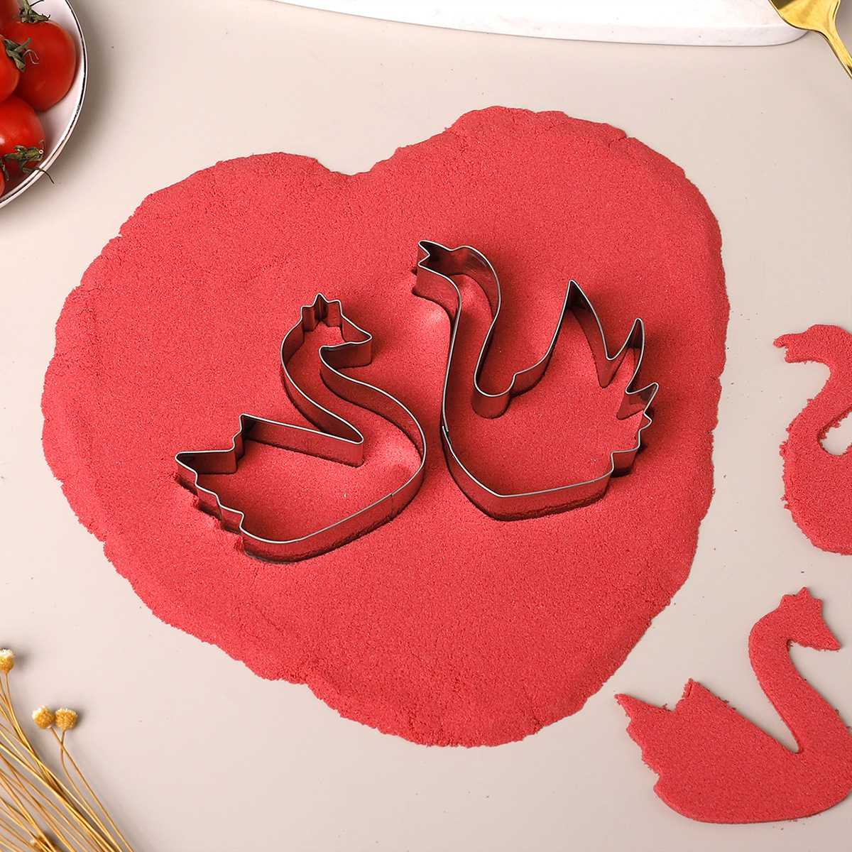 厂家现货小天鹅不锈钢压花模具创意饼干烘焙模具制作果蔬摆盘印模