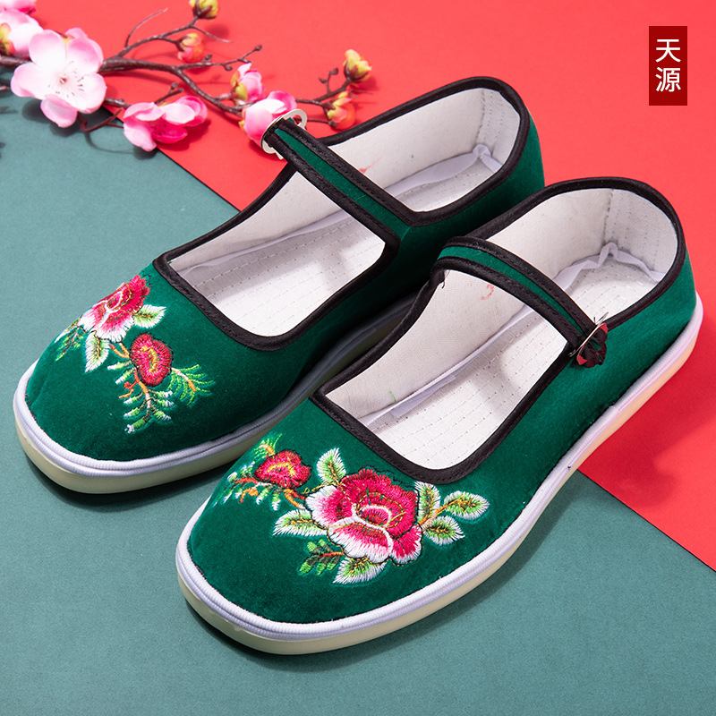 Fábrica directa vieja dama de Beijing hecha a mano zapatos de tela de tendón madre zapatos de estilo nacional botón zapatos de baile