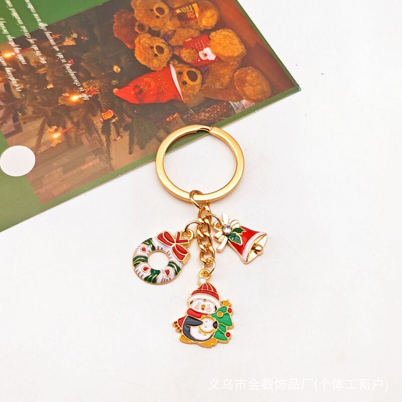 クリスマスのキーチェーンのクリスマスツリーは精巧なサンタクロースのヘラジカのプレゼントの箱の鈴のアクセサリーの包みのペンダントを飾ります。|undefined