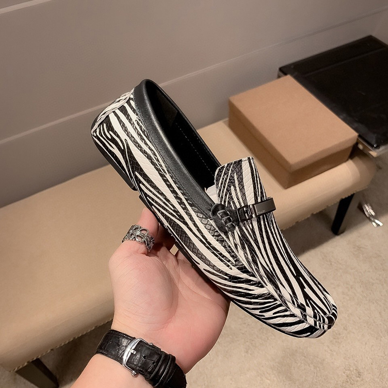 Zapatos Doudou para hombre 2025 nuevos zapatos de cuero para hombre de charol casual de lujo de alta gama zapatos para hombre con personalidad británica de moda para hombre