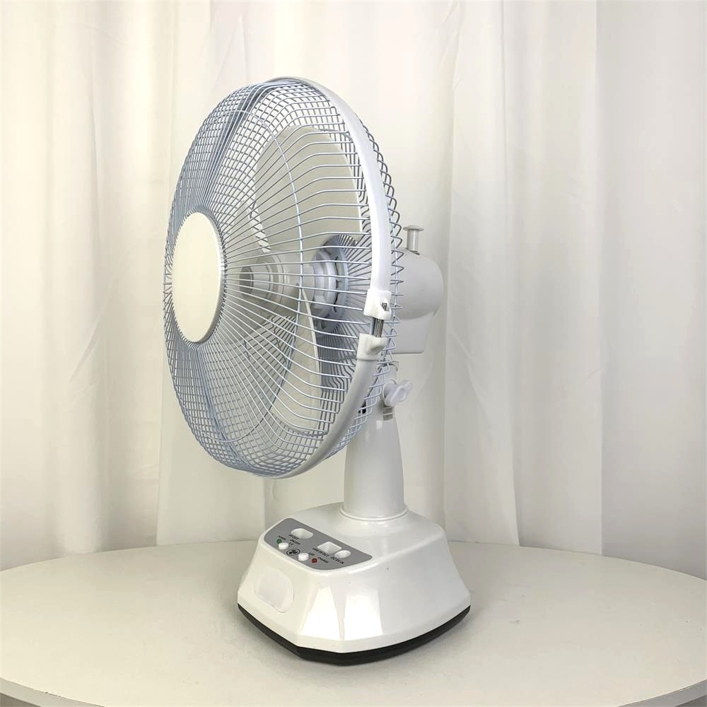 Estilo explosivo del sudeste asiático Juego de ventilador recargable personalizado de 12 pulgadas Ventilador de mesa recargable Ventilador de emergencia Ventilador solar
