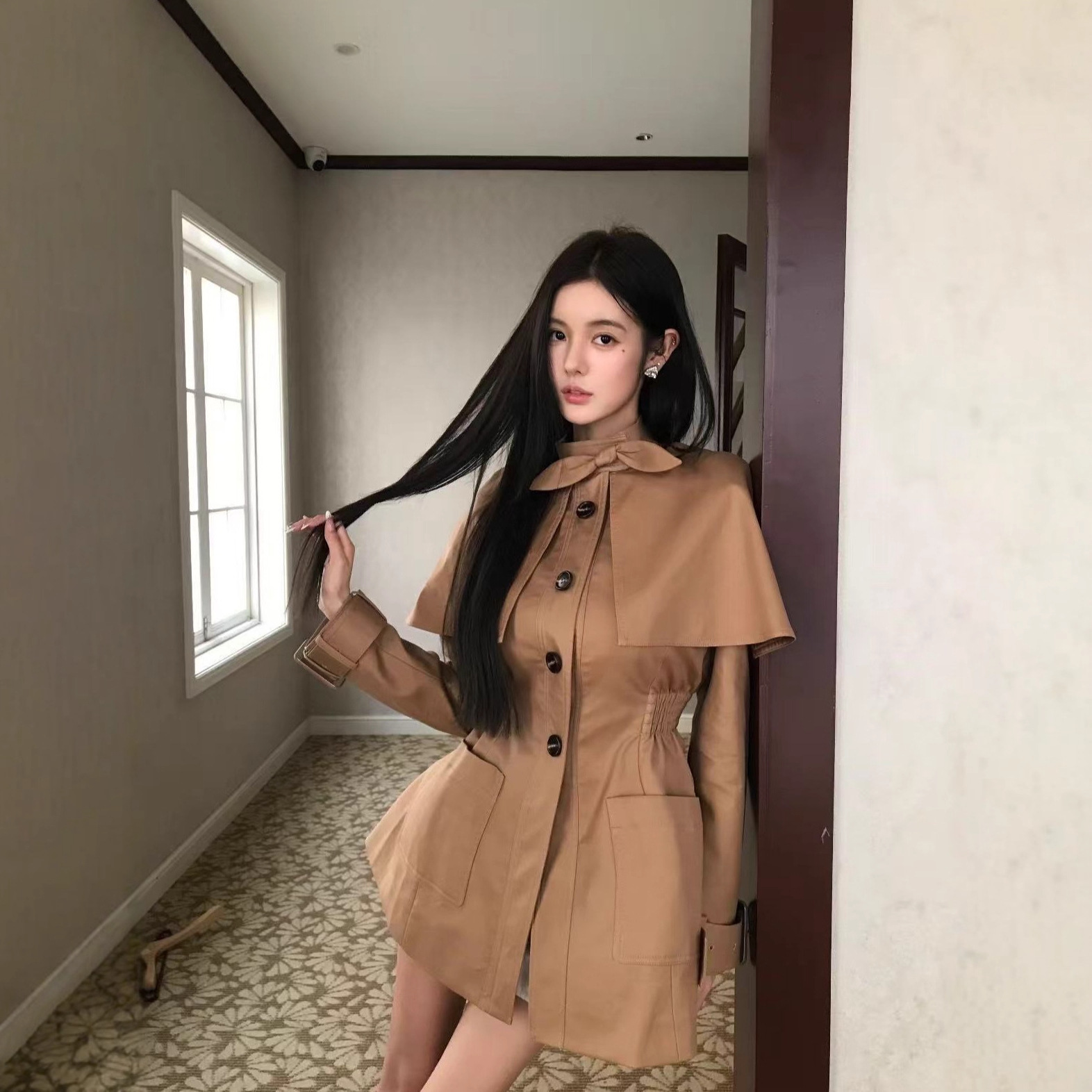 South Korean Noble Lady's British-Style Patchwork Bow Tie Faux Two-Piece Waist-Cinching Cape Trench Coat for Women, Mid-Length
