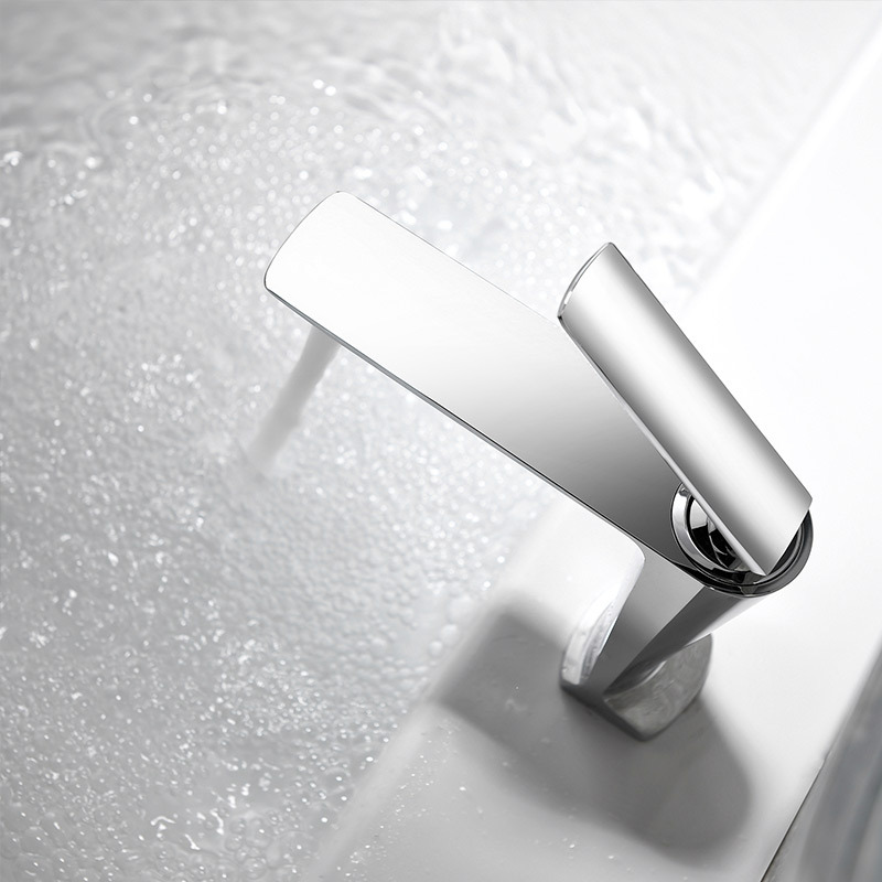 Washbasin faucet, bathroom cold and hot single-hole hand washing basin, washbasin, washbasin, bathroom washbasin, faucet Application Scenario