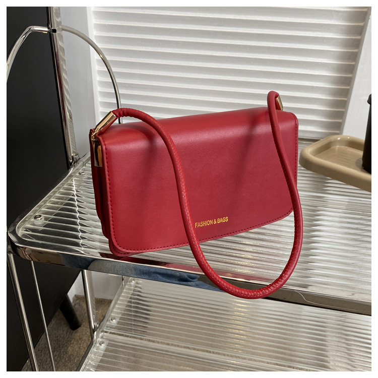 Texture simple et à la mode petit sac carré 2024 nouveau sac à bandoulière polyvalent de banlieue version coréenne sac à aisselles design de niche à la mode_voghion.com