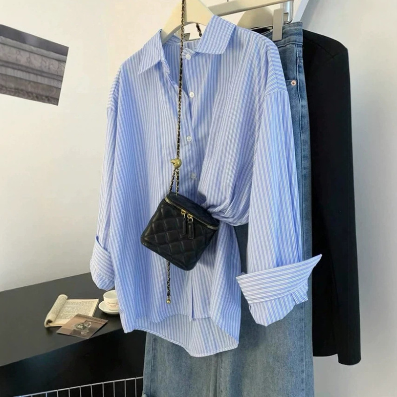 Vintage French-style casual blue striped shirt for women, with a unique design, long-sleeved, suitable for layering as a shirt or jacket Vintage French-style casual blue striped shirt for women, with a unique design, long-sleeved, suitable for layering as a shirt or jacket