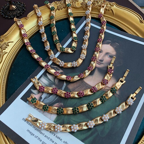 Medieval jewelry colorful rhinestone ribbon series necklace bracelet real gold plated versatile millet pearl necklace