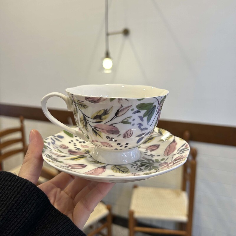 Retro Ceramic Cup and Saucer Set, French-Style High-Quality Coffee Cup, Gift for Girls, High-End Afternoon Tea Mug Retro Ceramic Cup and Saucer Set, French-Style High-Quality Coffee Cup, Gift for Girls, High-End Afternoon Tea Mug