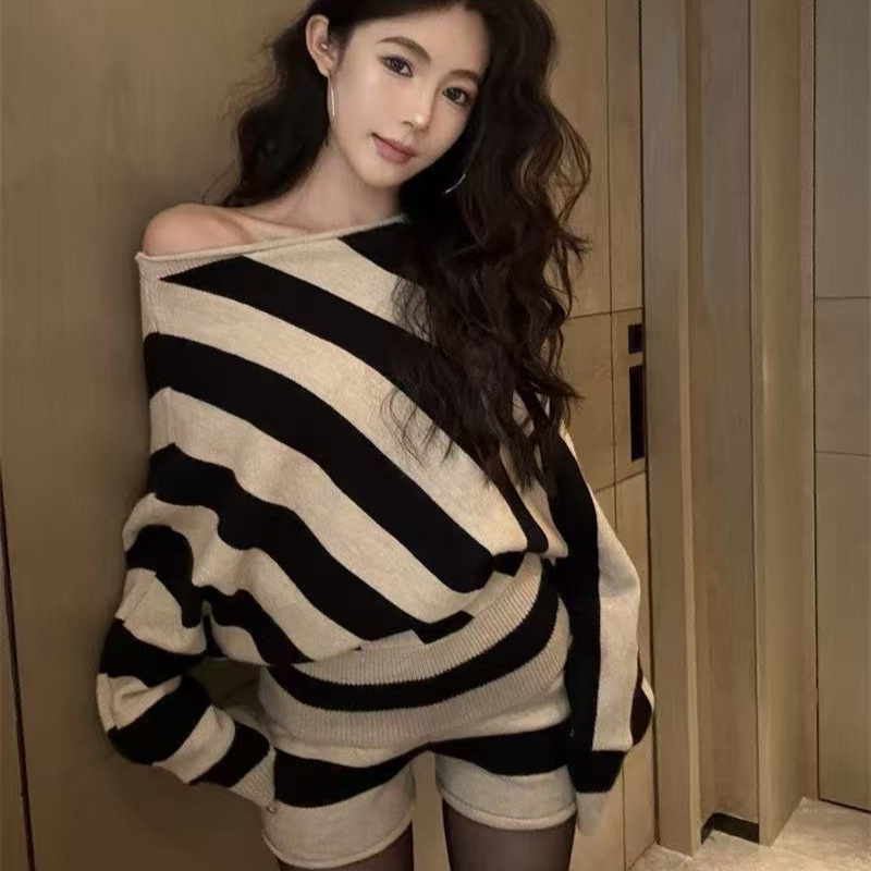 Autumn Lazy Style Loose Off-Shoulder Long-Sleeved Pullover Sweater Suit Knitted Straight Shorts Two-Piece Set