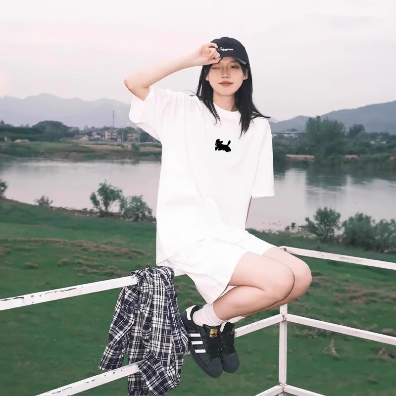 흰색(가운데 작은 강아지)