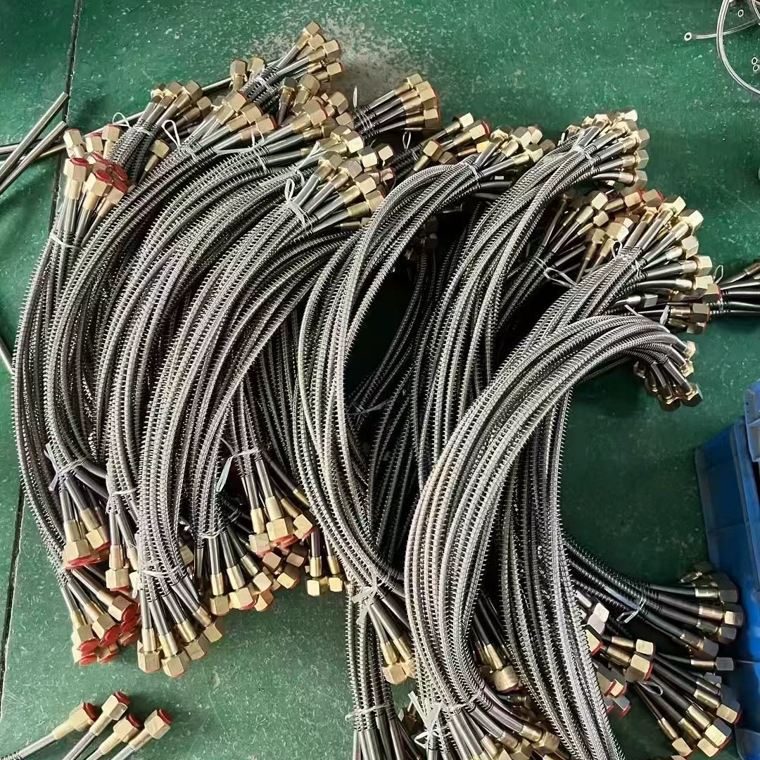 Производители оптом поставляют металлические шланги из нержавеющей стали для СНГ, высоконапорные промышленные трубы, оплетенные стальной проволокой.