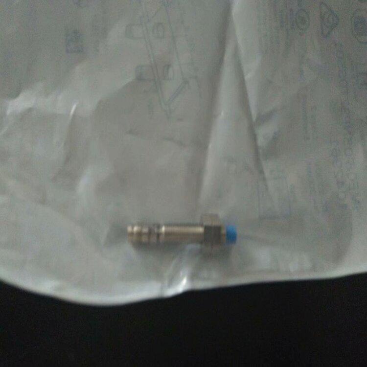 巴鲁夫电感式接近开关 BES M18MG-PSC12A-S04G-W订货号：BES03YW